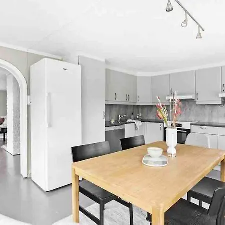 Stor I - 10 Soverom For Firma Eller Privat *