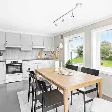 Βίλα Stor I - 10 Soverom For Firma Eller Privat